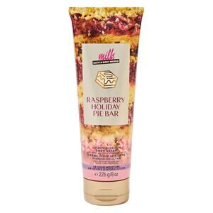 NEW! Bath & Body Works Raspberry Holiday Pie Bar Hydration Body Cream
8 fl oz